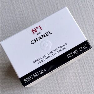 CHANEL N°1 De Chanel Red Camellia Cream full sized